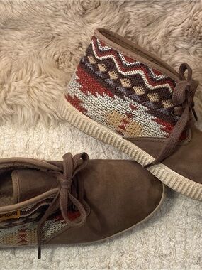 Spanish Women's Brown Knit-Panel Lace-Up Ankle Booties